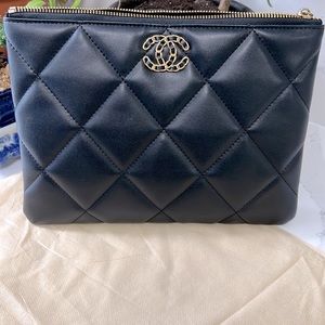 ❤️❤️CHANEL Classic Pouch ❤️❤️ FYI: Pre - LOVED FROM South Korea. No Inclusion.
